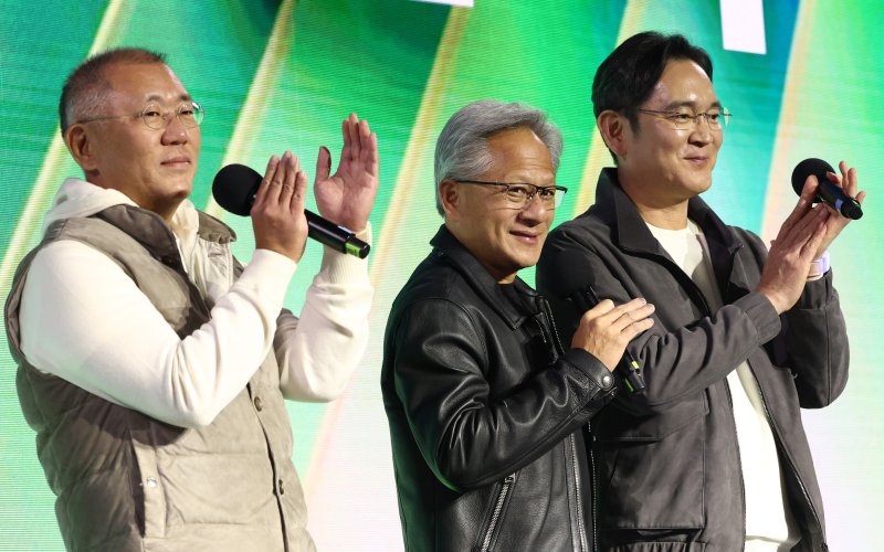 젠슨 황 엔비디아 최고경영자가 30일 오후 서울 강남구 코엑스 K-POP 광장에서 열린 지포스 게이머 페스티벌에서 발언하고 있다. (공동취재) 2025.10.30/뉴스1 ⓒ News1 김진환 기자