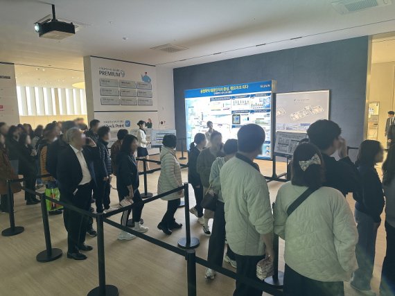 <인하대역 수자인 로이센트 견본주택 집객사진>