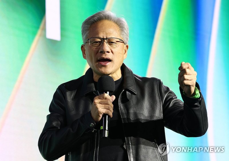 발언하는 젠슨 황 (출처=연합뉴스)