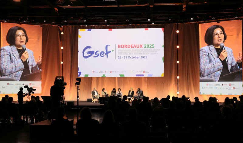 [안성=뉴시스] 프랑스 GSEF 보르도 포럼에 참석한 김보라 시장이 안성시의 사회연대경제 활성화 정책을 발표하고 있다.(사진=안성시 제공) 2205.10.31.photo@newsis.com