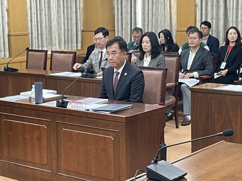 [대전=뉴시스] 조명휘 기자 = 김용원 대전관광공사 사장 임용후보자 인사청문회가 31일 대전시의회 행정자치위원회 회의실에서 열리고 있다. 2025.10.31. joemedia@newsis.com *재판매 및 DB 금지