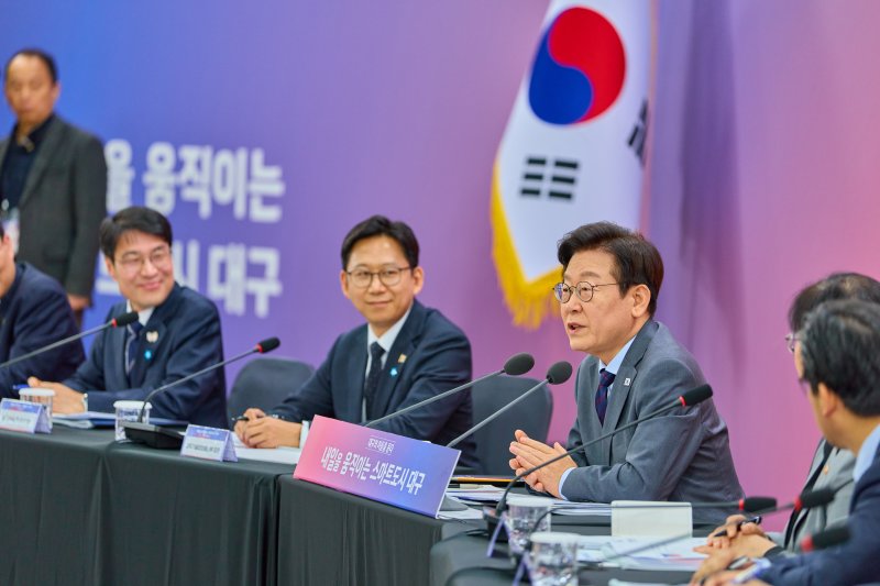 이재명 대통령이 지난 24일 대구시 북구 엑스코에서 열린 '대구의 마음을 듣다' 타운홀 미팅에서 발언하고 있다. (대통령실 제공. 재판매 및 DB 금지) (사진은 기사 내용과 무관함) 2025.10.24/뉴스1 ⓒ News1 이재명 기자