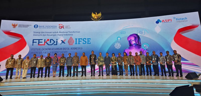 [서울=뉴시스]KB국민은행은 '2025년 인도네시아 디지털금융페스티벌(FEDKI)'에서 한국·인도네시아 간 QR결제서비스를 첫 시연했다고 31일 밝혔다. (사진=KB국민은행 제공). 2025.10.31. photo@newsis.com