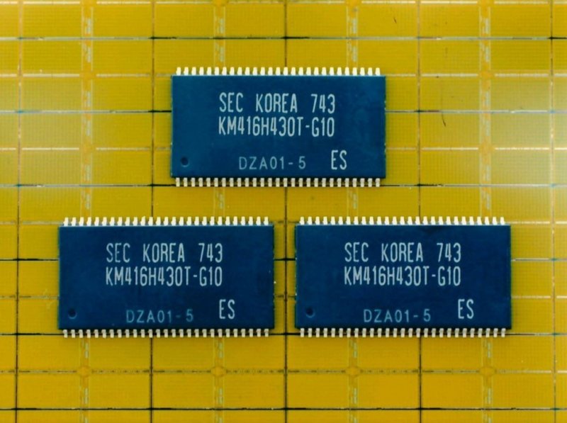 엔비디아가 1999년 출시한 GeForce 256에 탑재된 삼성전자 64Mb SDR SDRAM(뉴스1 자료사진). ⓒ 뉴스1