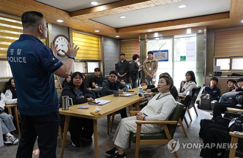 다문화치안센터 찾은 부산대 학생들 (출처=연합뉴스)