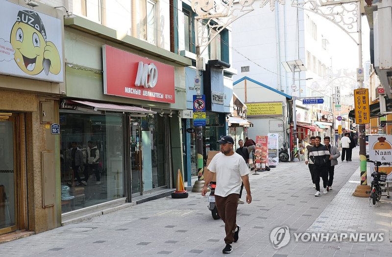 김해 동상동 외국인 거리 (출처=연합뉴스)