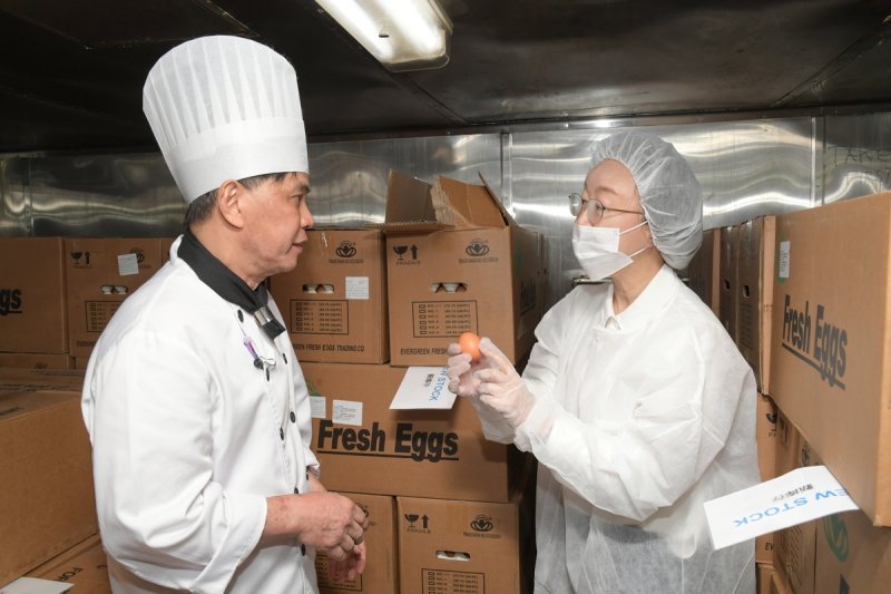 [경주APEC] 식약처, APEC 정상회의 크루즈선 식품안전 점검 (출처=연합뉴스)