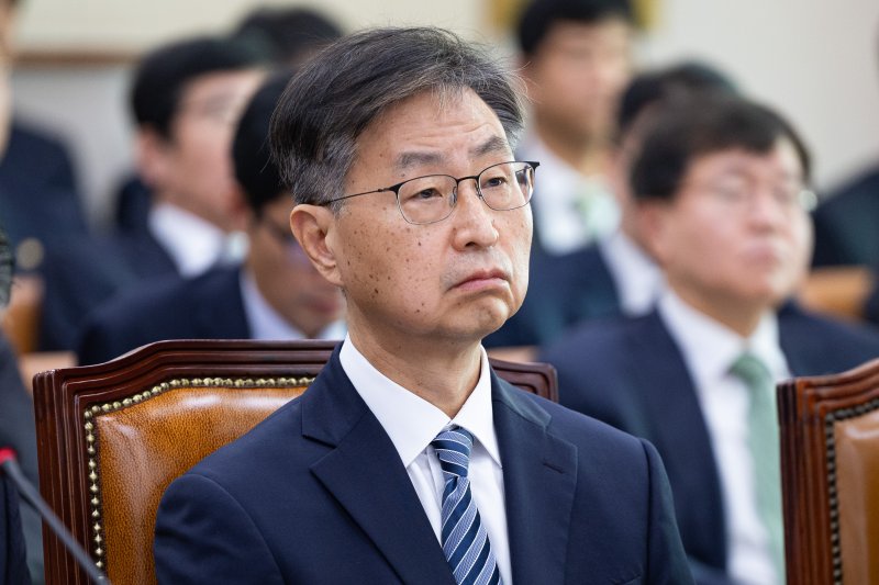 최재해 감사원장이 30일 서울 여의도 국회에서 열린 법제사법위원회의 법무부 등에 대한 국정감사에서 의원 질의를 경청하고 있다. 2025.10.30/뉴스1 ⓒ News1 유승관 기자