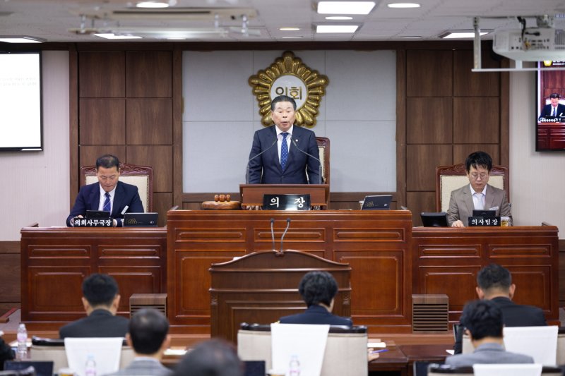 순천시의회 강형구 의장이 31일 제290회 임시회 제4차 본회의를 열고 폐회를 선언하고 있다. (순천시의회 제공. 재판매 및 DB금지)
