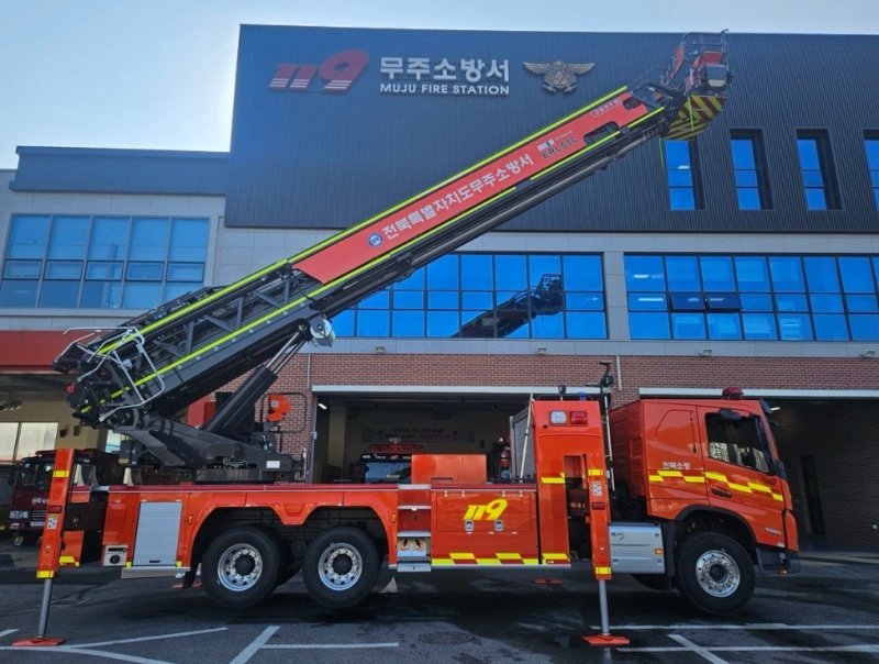 전북 무주군체 배치된 53m급 고가 사다리차.(전북소방 제공. 재판매 및 DB 금지)