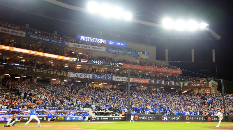 대전에서 열린 한국시리즈 5차전이 매진됐다. /뉴스1 DB ⓒ News1 김진환 기자