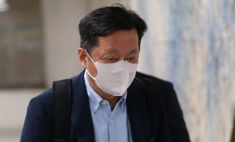 [서울=뉴시스] 김혜진 기자 = 정진상 전 더불어민주당 대표실 정무조정실장이 지난 7월15일 오전 서울 서초구 서울중앙지방법원에서 열린 대장동 배임 및 성남FC 뇌물수수 혐의 77차 공판에 출석하고 있다. 2025.07.15. jini@newsis.com