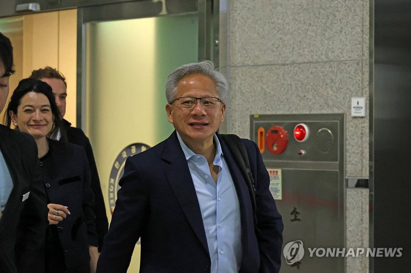 밝게 웃는 젠슨 황 (출처=연합뉴스)