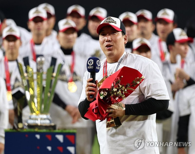 한국시리즈 MVP는 김현수 (출처=연합뉴스)
