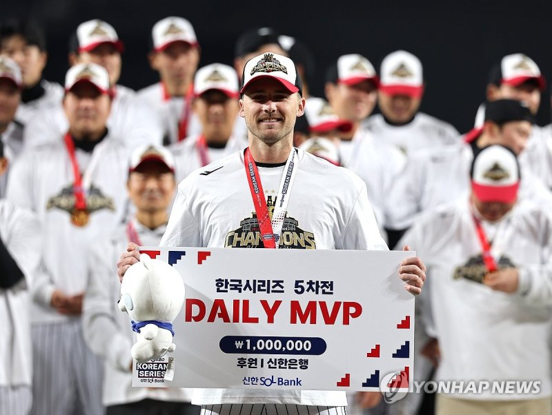 5차전 MVP는 LG 톨허스트 (출처=연합뉴스)