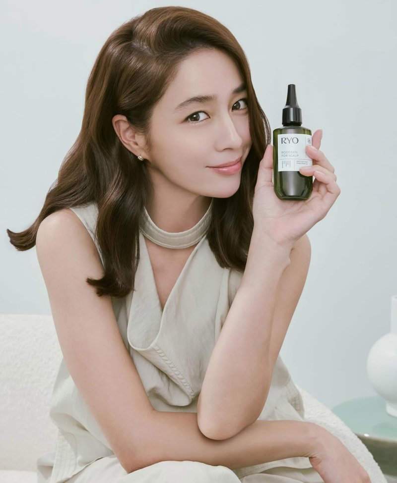 [서울=뉴시스] 배우 이민정. (사진=이민정 인스타그램 캡처) 2025.10.31. photo@newsis.com *재판매 및 DB 금지