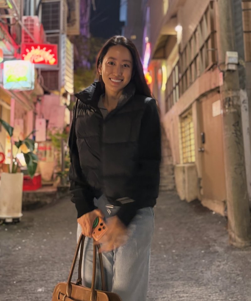 전혜빈 행복한 일상…케이크 들고 활짝