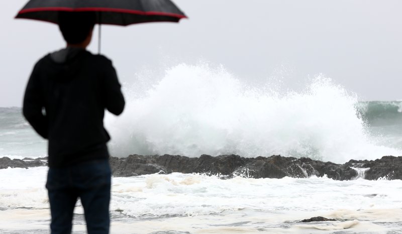 강원 동해안 너울성 파도.(뉴스1 DB )