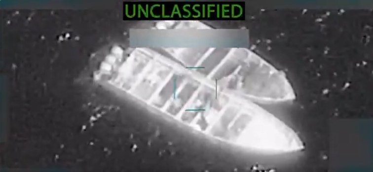 [서울=뉴시스] 피트 헤그세스 미 국방장관은 지난달 28일(현지 시간) 엑스(X·옛 트위터)에서 "전날(27일) 트럼프 대통령의 지시에 따라 전쟁부(국방부)가 동태평양에서 마약을 밀수하는 지정 테러단체가 운항하던 4척의 선박을 상대로 세 차례의 치명적 타격을 가했다"고 밝혔다. 유엔 인권 고등판무관실이 31일 미국의 공격이 국제법 위반이라고 비난했다. (사진 = 헤그세스 장관 X 갈무리) 2025.11.1. *재판매 및 DB 금지