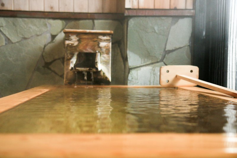 호텔 욕조에서 숨진채 발견된 남성, 온 몸에 피부가..끔찍