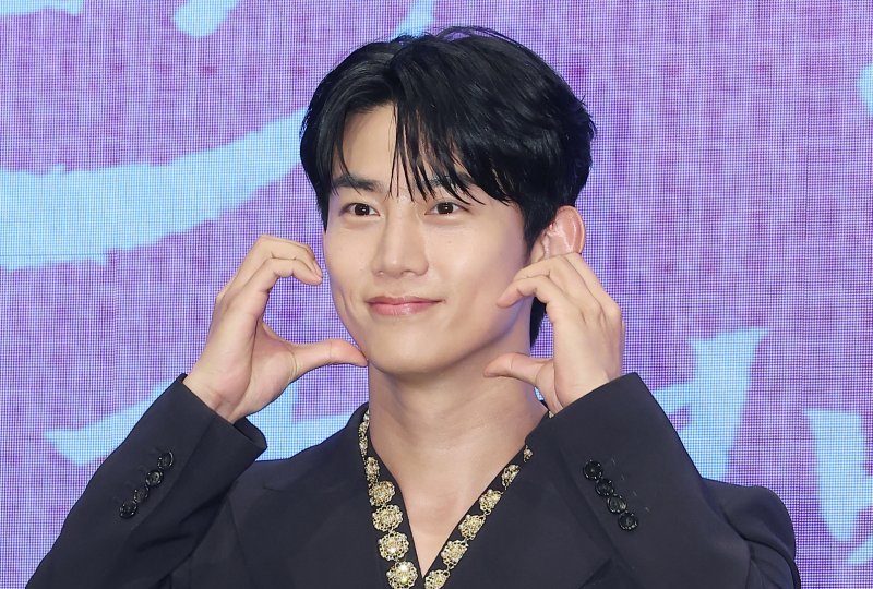 옥택연, 비연예인 여친과 내년 결혼 오랜 기간 만나…인생 함께하기로