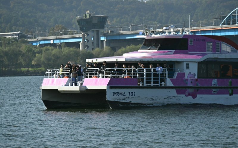 [서울=뉴시스] 한강버스. 2025.11.01. (사진=서울시 제공) *재판매 및 DB 금지