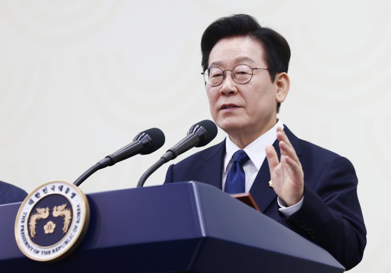 이재명 대통령이 2025 아시아태평양경제협력체(APEC) 정상회의 폐막일인 1일 오후 경북 경주화백컨벤션센터(HICO) 인근 국제미디어센터(IMC)에서 기자회견을 하고 있다. 2025.11.1/뉴스1 ⓒ News1 김민지 기자