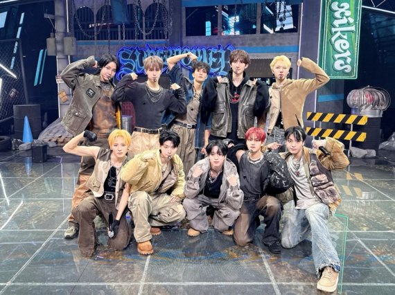 싸이커스, 새 미니 앨범 차트 1위→아이튠즈 순위권 '쾌거'