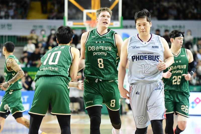 [서울=뉴시스] 프로농구 원주 DB의 헨리 엘런슨. (사진=KBL 제공) *재판매 및 DB 금지