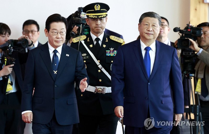 의장대 사열하는 한중 정상 (출처=연합뉴스)