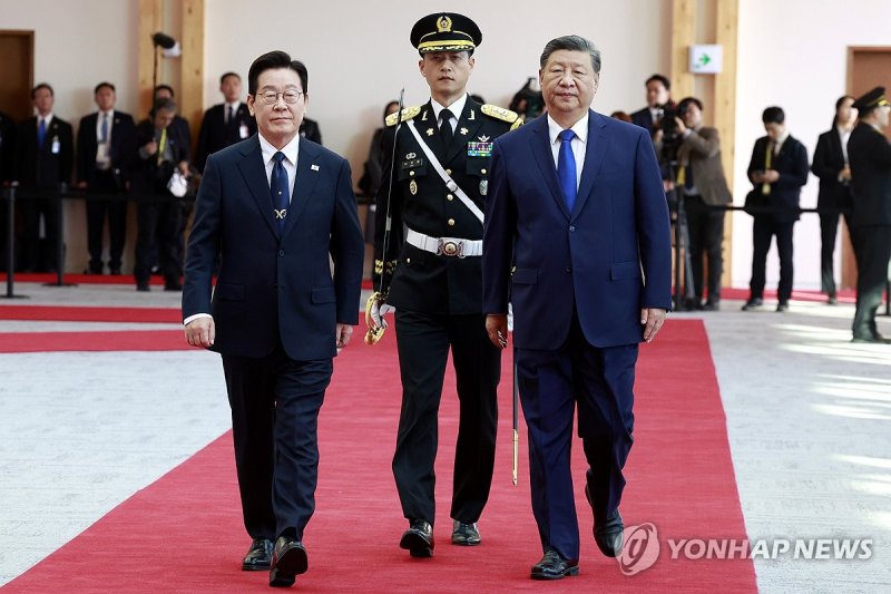 의장대 사열하는 한중 정상 (출처=연합뉴스)