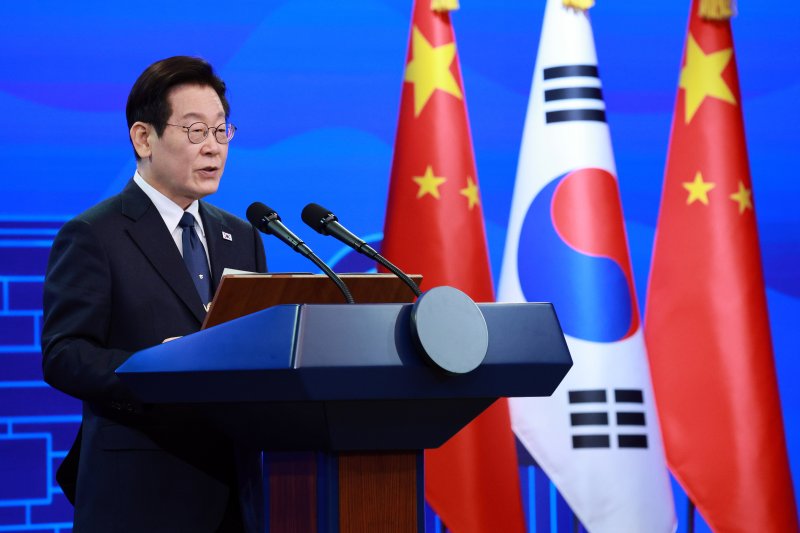 [경주=뉴시스] 고범준 기자 = 이재명 대통령이 1일 경북 소노캄 경주 그랜드볼룸에서 열린 한중 국빈만찬에서 인사말을 하고 있다. 2025.11.01. bjko@newsis.com