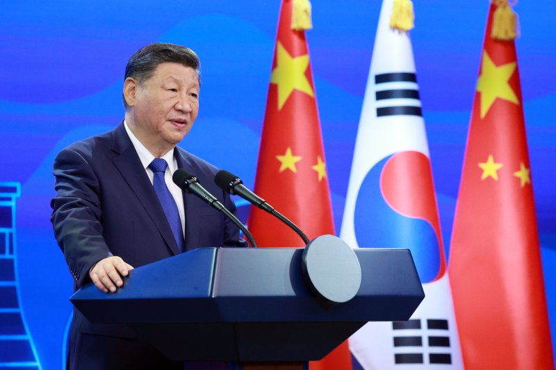 [경주=뉴시스] 고범준 기자 = 시진핑 중국 국가주석이 1일 경북 소노캄 경주 그랜드볼룸에서 열린 한중 국빈만찬에서 인사말을 하고 있다. 2025.11.01. bjko@newsis.com