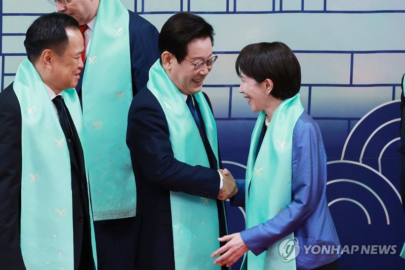 이재명 대통령, 다카이치 일본 총리와 인사 (출처=연합뉴스)