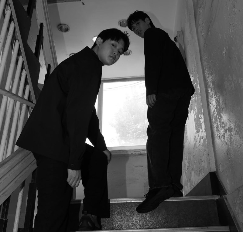 2000년생 동갑내기 포크듀오 산만한시선 "우리 아이돌은 김민기"