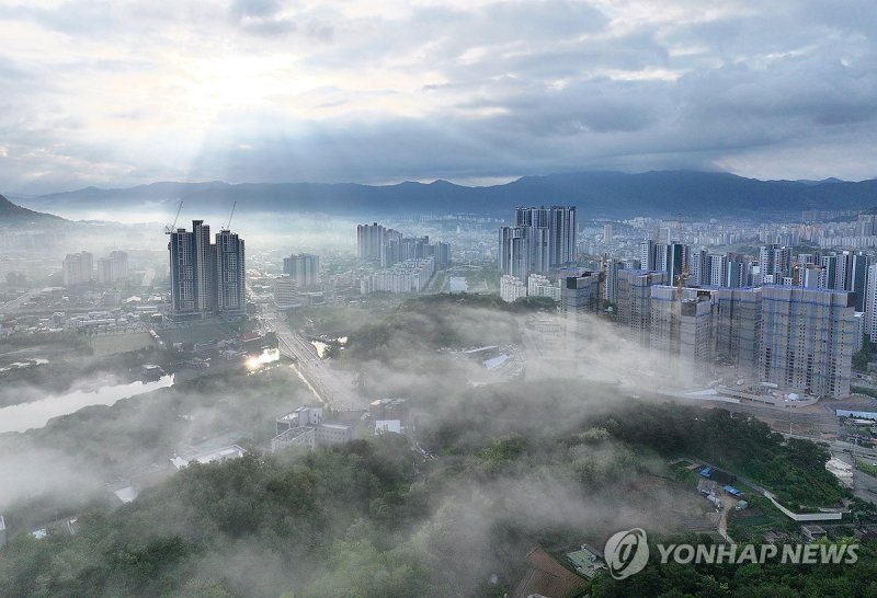 안개 내려앉은 춘천 (출처=연합뉴스)