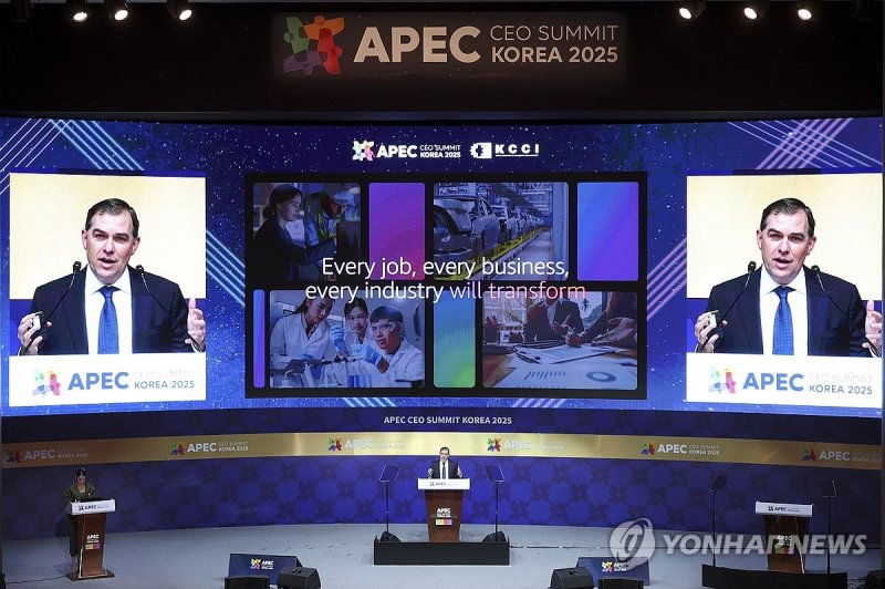 APEC CEO 서밋 주제발표 하는 맷 가먼 AWS CEO (출처=연합뉴스)