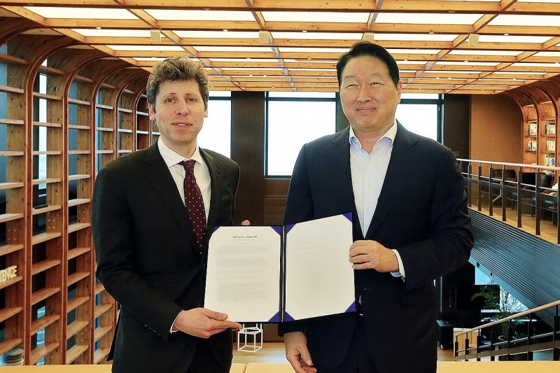 SK, 오픈AI와 메모리·데이터센터 협력…AI 대전환 가속화 (출처=연합뉴스)