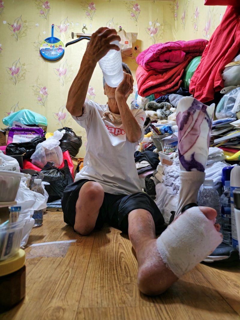 폭염 속 좁은 여인숙 생활 (출처=연합뉴스)