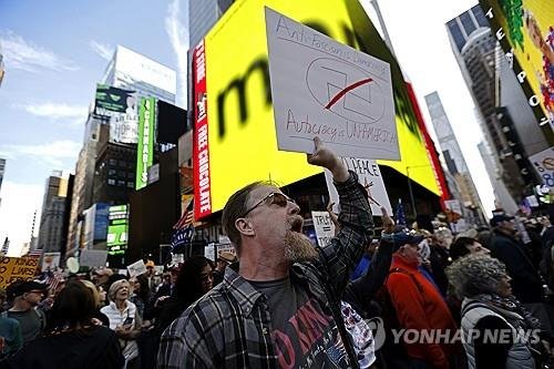 뉴욕시에서 열린 트럼프 반대 '노킹스' 집회 시위 (출처=연합뉴스)