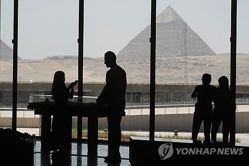 이집트 대박물관 안에서 바라보는 피라미드. 연합뉴스