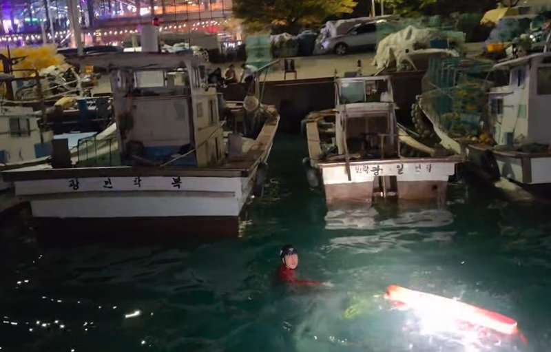 구조하는 부산 해경 (출처=연합뉴스)