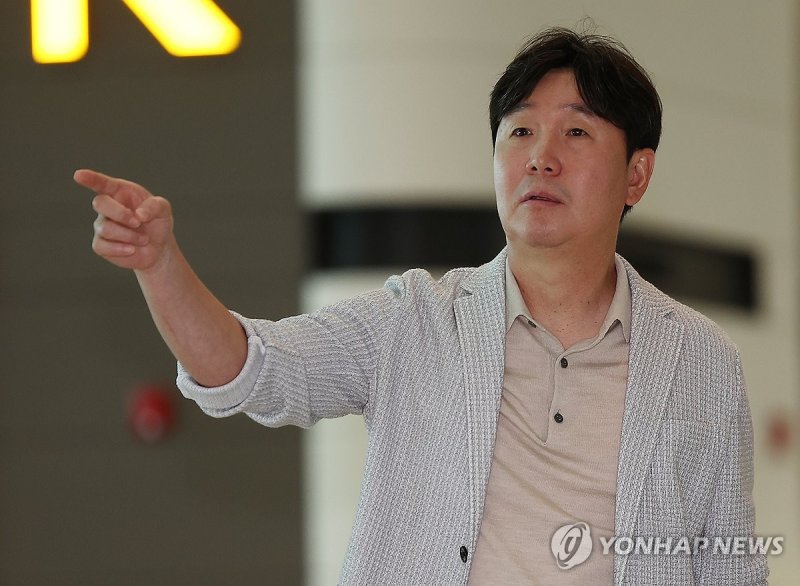 미국 향하는 류지현 한국야구대표팀 감독 (출처=연합뉴스)