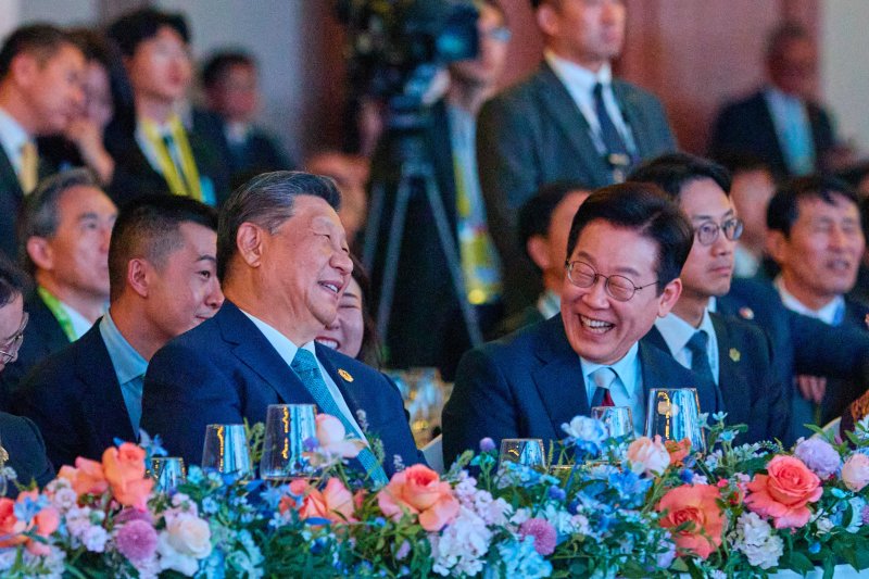 시진핑이 李대통령에 건넨 샤오미폰, 알고보니...