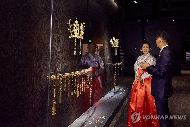 김혜경 여사, 국립경주박물관 관람 (출처=연합뉴스)