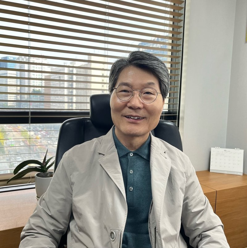 제33회 물류의 날 은탑 산업훈장 수상자인 김형섭 일양로지스 대표 (출처=연합뉴스)