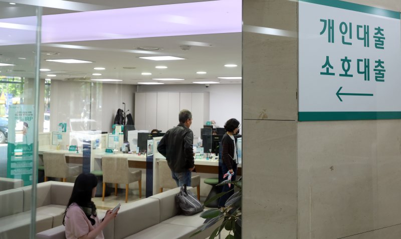 서울 한 여행 대출창구 모습. 2025.4.30/뉴스1 ⓒ News1 김명섭 기자