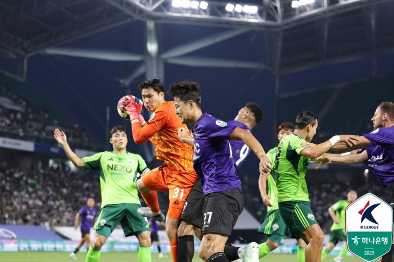 [서울=뉴시스]K리그1 안양 수비수 권경원. (사진=한국프로축구연맹 제공)