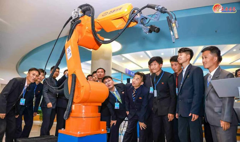 (평양 노동신문=뉴스1) = 노동당 기관지 노동신문은 2일 "이 시대의 벅찬 흐름을 타고 얼마 전 과학기술전당에서는 '전국정보화성과전람회-2025'가 성황리에 열렸다"라고 보도했다. [국내에서만 사용가능. 재배포 금지. DB 금지. For Use Only in the Republic of Korea. Redistribution Prohibited] rodongphoto@news1.kr