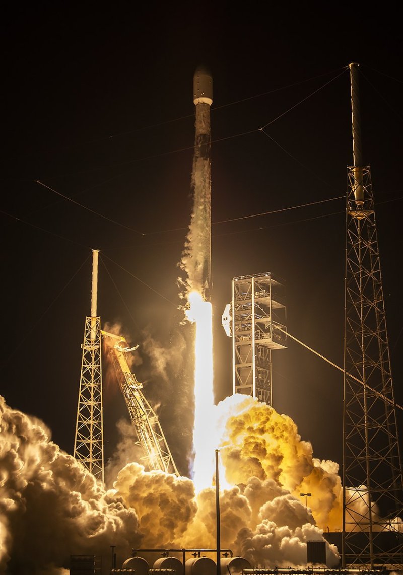 군 정찰위성 5호기가 2일 미국 플로리다주 케이프 커내버럴 우주군 기지에서 성공적으로 발사됐다. 스페이스x 제공